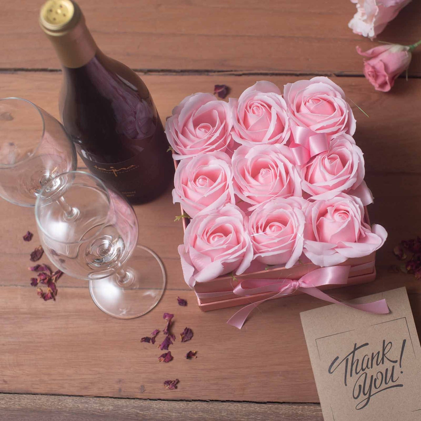 Seifenrosen-Strauß 'Zarte Romantik' - 9 rosa Rosen im Quadrat