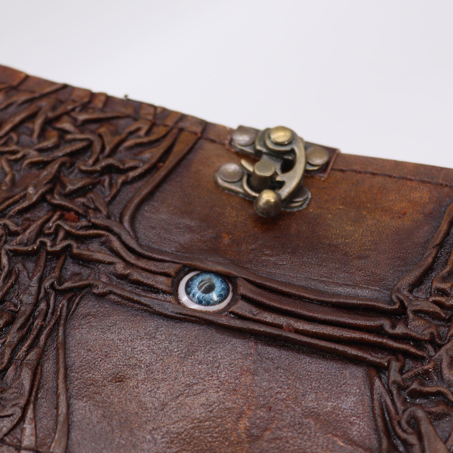 Ledernotizbuch 'Mystisches Auge' mit Zierschnitt - 20x15 cm