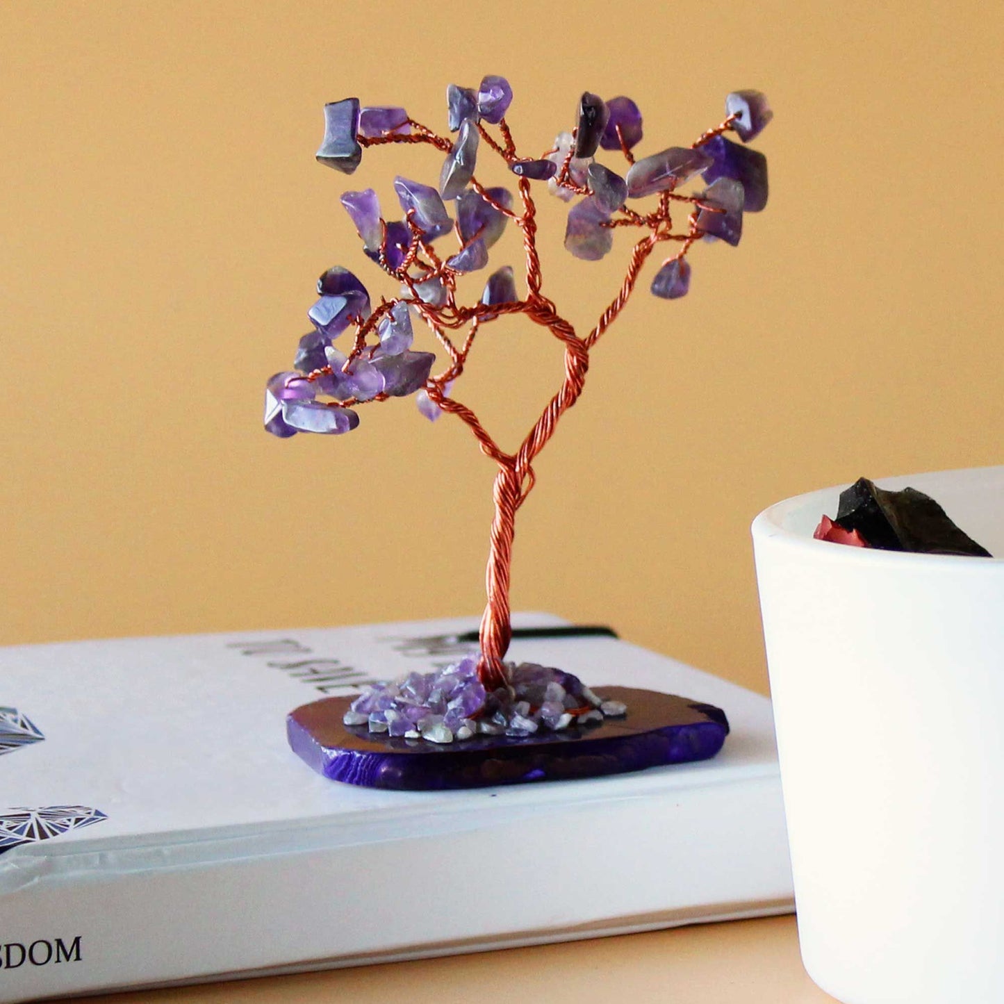 Edelsteinbaum Amethyst auf Achatbasis – Handgefertigtes Kunstwerk mit 35 Steinen