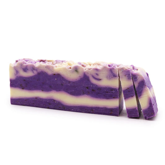 Naturseife mit Lavendel & Olivenöl – Handgesiedet im Kaltverfahren (1,25kg Paket)