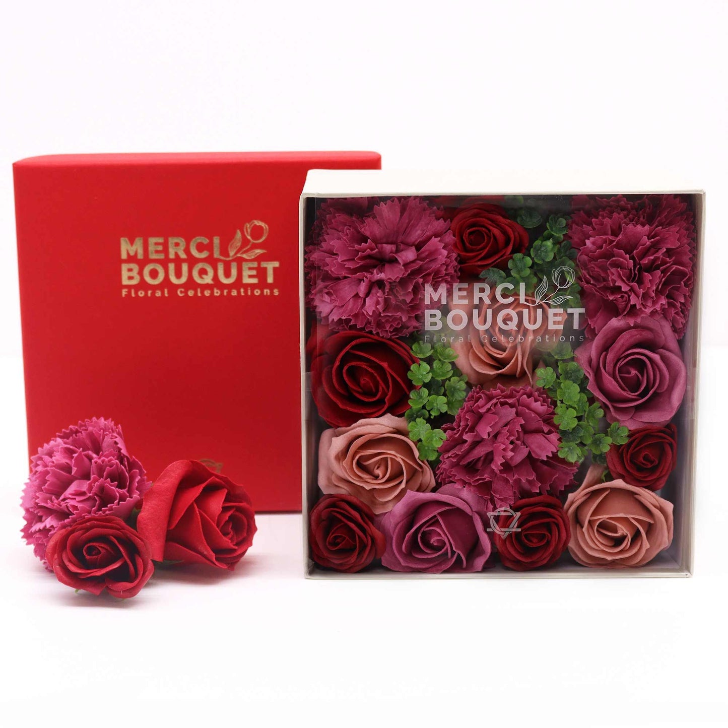 Quadrater Seifenblumen-Strauß 'Vintage-Rosen' in Geschenkbox