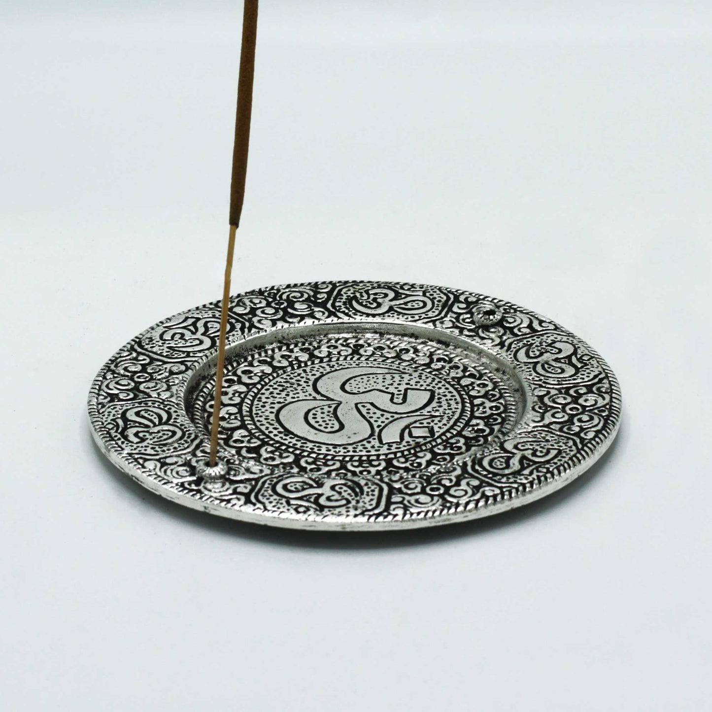 Räucherhalter 'Heiliges Om' aus poliertem Aluminium – 11 cm