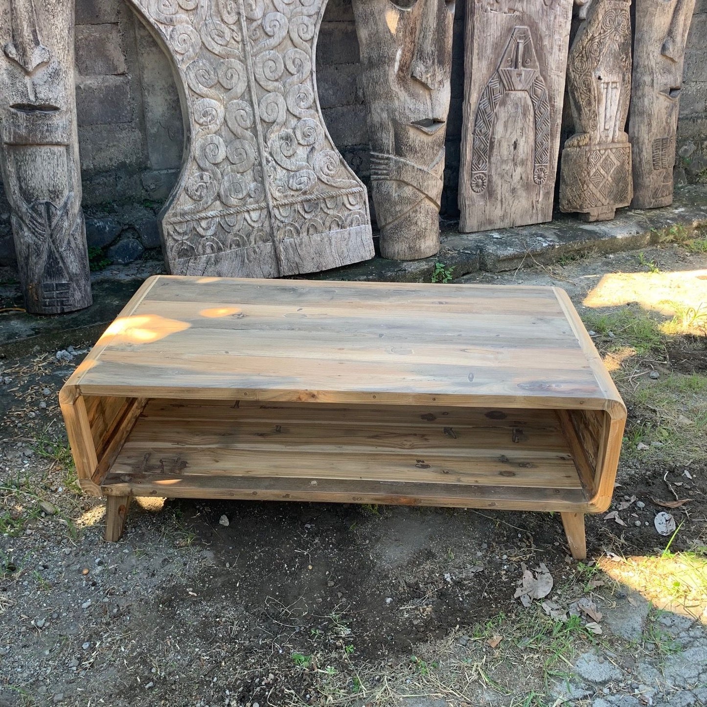Couchtisch aus recyceltem Teakholz – Handgefertigtes Unikat aus Bali