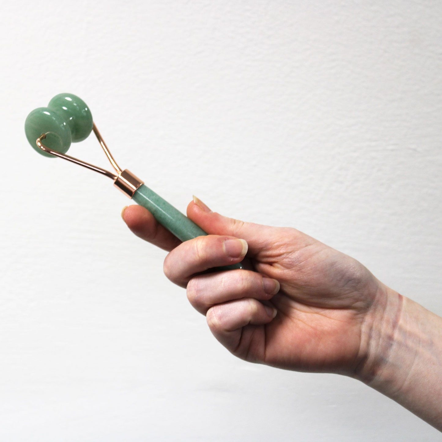 Mini Gesichtsroller aus Rosenquarz – Handliche Edelstein-Massage