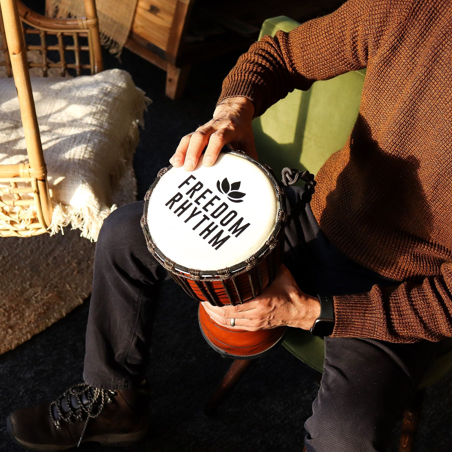 Freedom Rhythm Djembe - Medium Größe für klare, hohe Töne