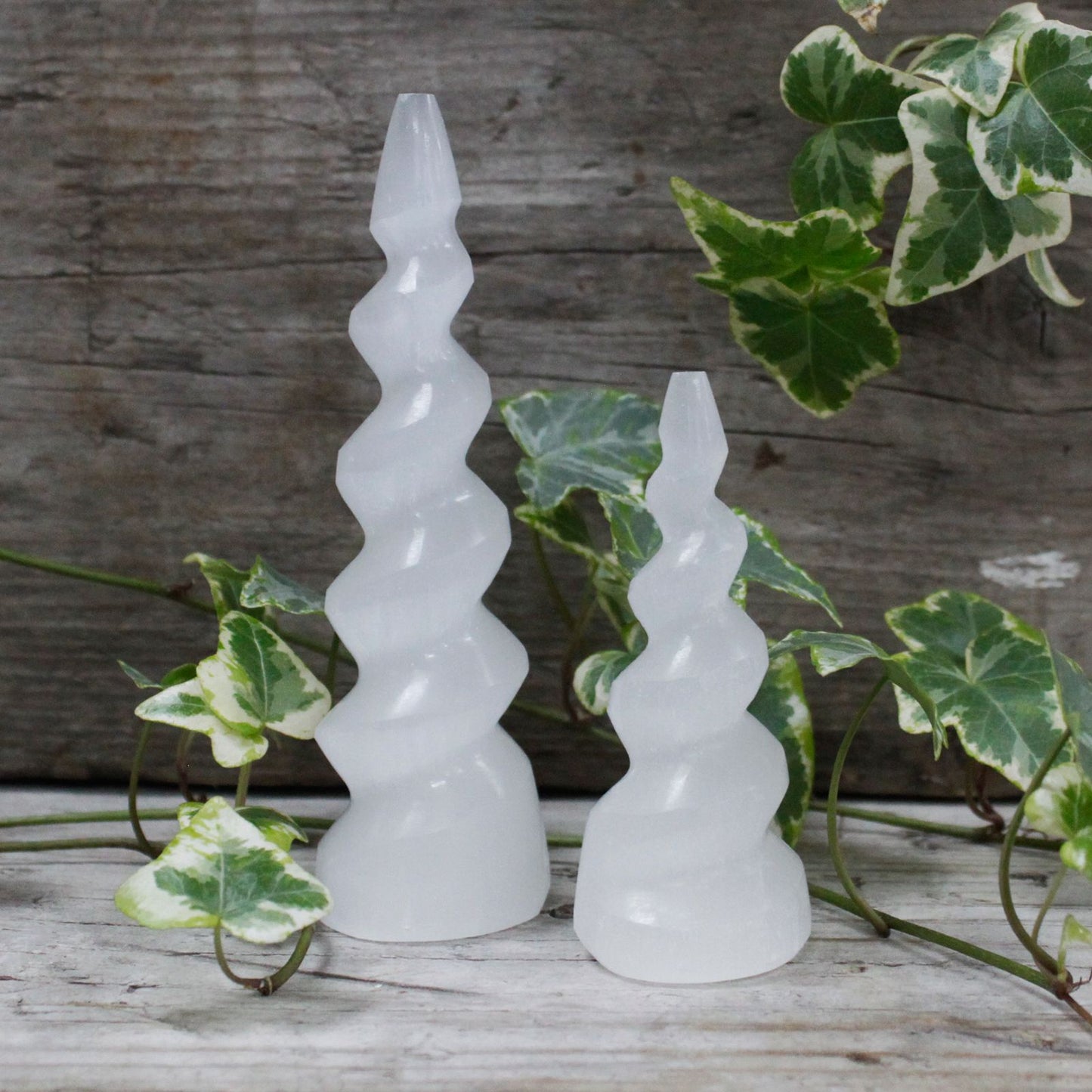 Selenit-Spiralturm 'Einhornhorn' 15 cm – Handgefertigte Lichtskulptur