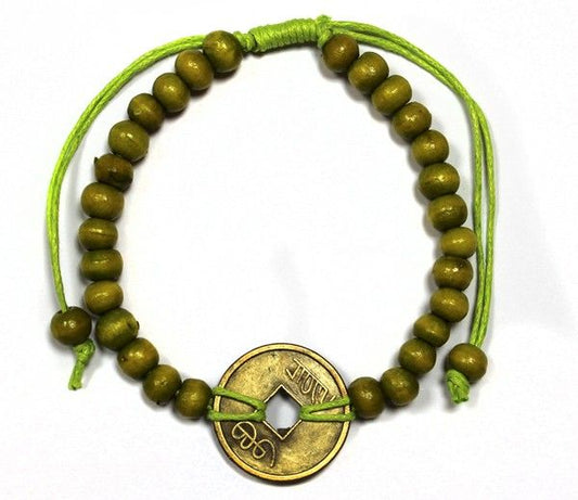 Feng-Shui Armband aus Albecia-Holz mit Glücksmünzen in Limettengrün