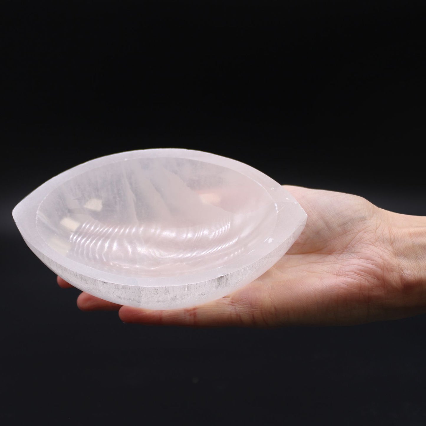 Selenit Augenschale – Handgefertigtes Natursteinobjekt in Weiß, 15 cm