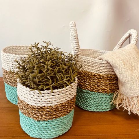 Set aus 3 handgeflochtenen Seegras-Körben in Grün, Natur und Weiß
