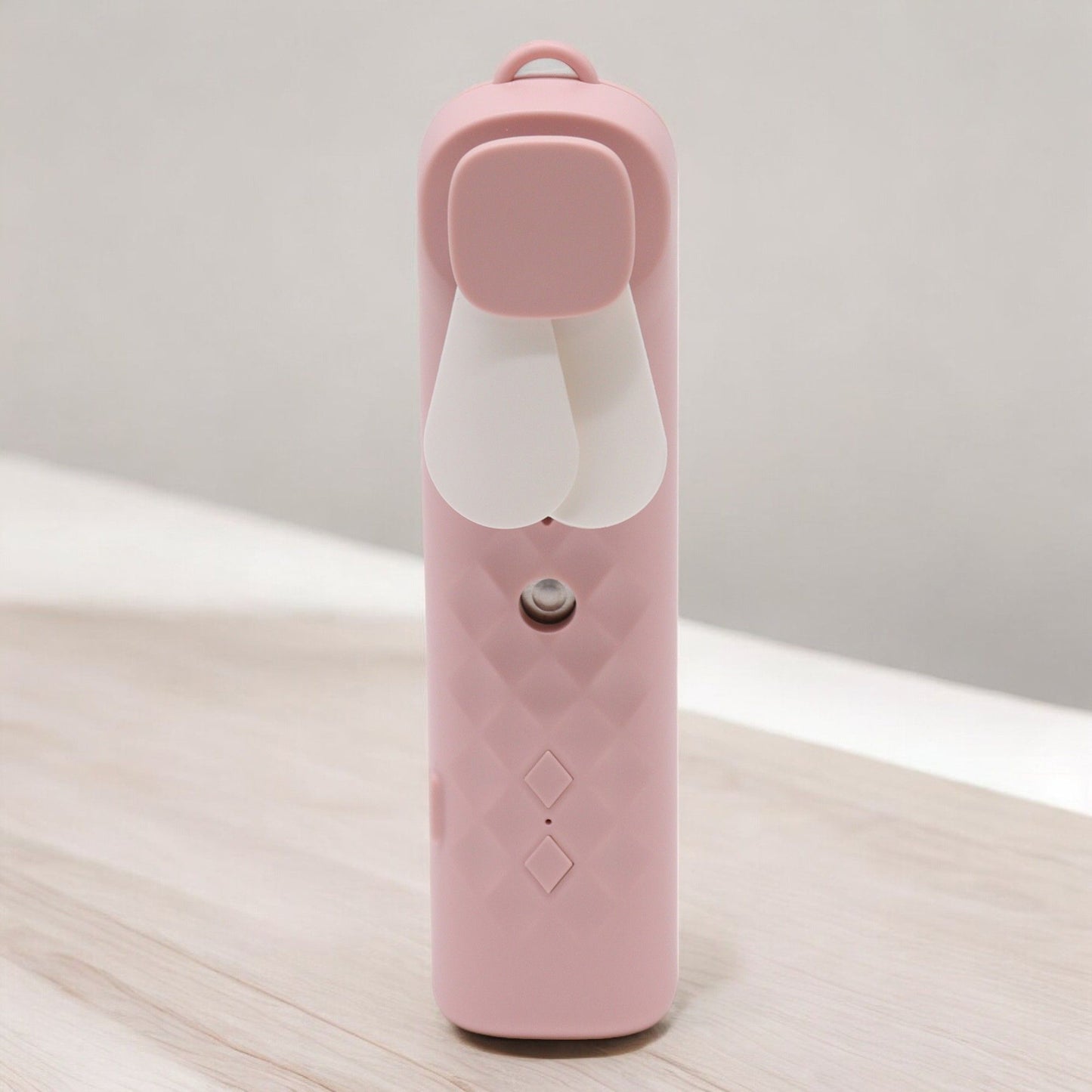 Pink Nano-Mist-Ventilator – Tragbare Erfrischung mit Hydrationseffekt
