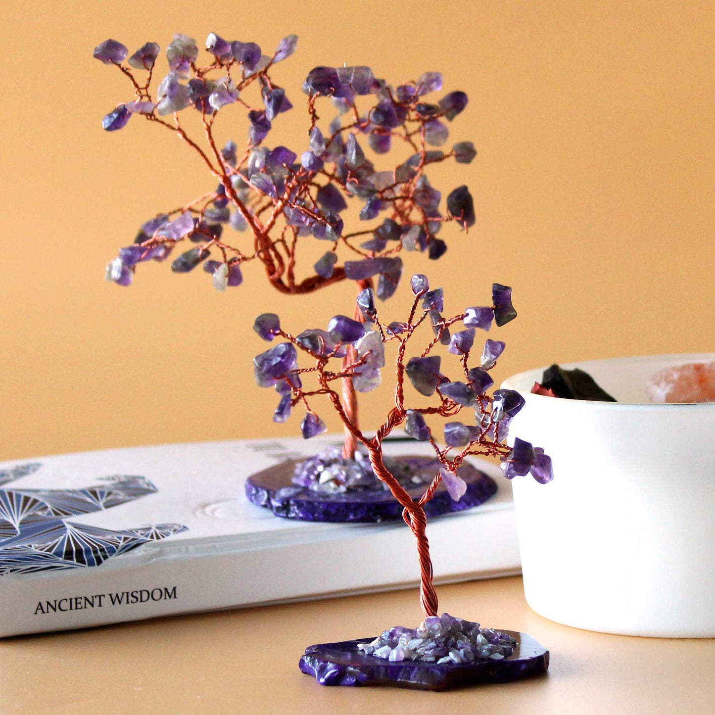 Edelsteinbaum Amethyst auf Achatbasis – Handgefertigtes Kunstwerk mit 35 Steinen
