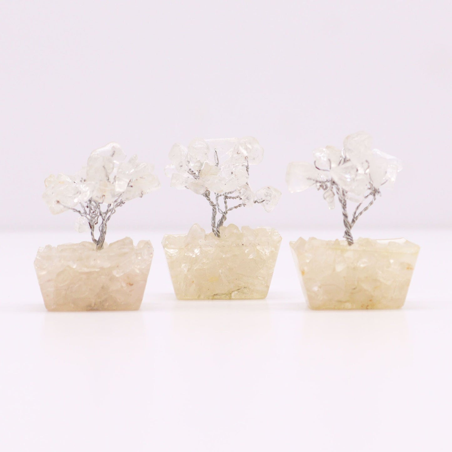 Mini-Edelsteinbaum aus Bergkristall auf harmonisierender Orgonit-Basis