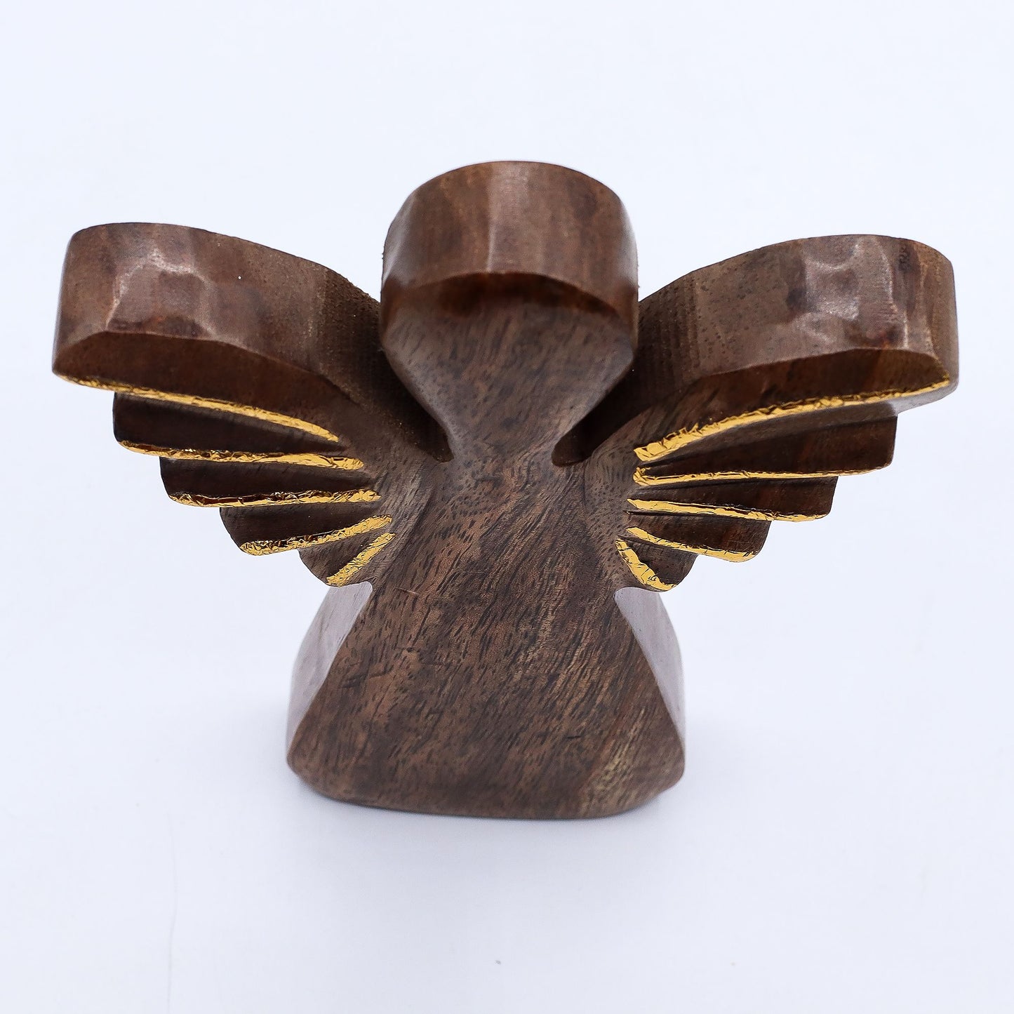 Handgeschnitzte Engel-Figur aus Mango-Holz mit goldenen Flügeln