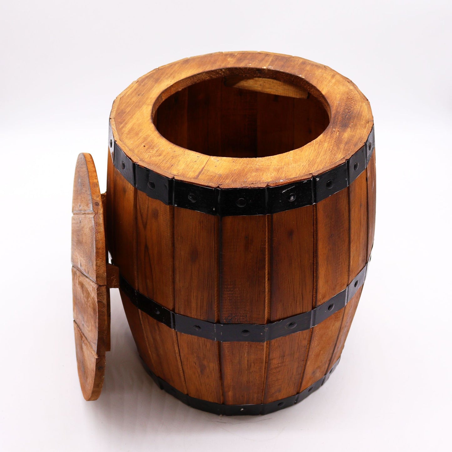 Hocker im Bierfass-Design aus Naturholz mit verstecktem Staufach