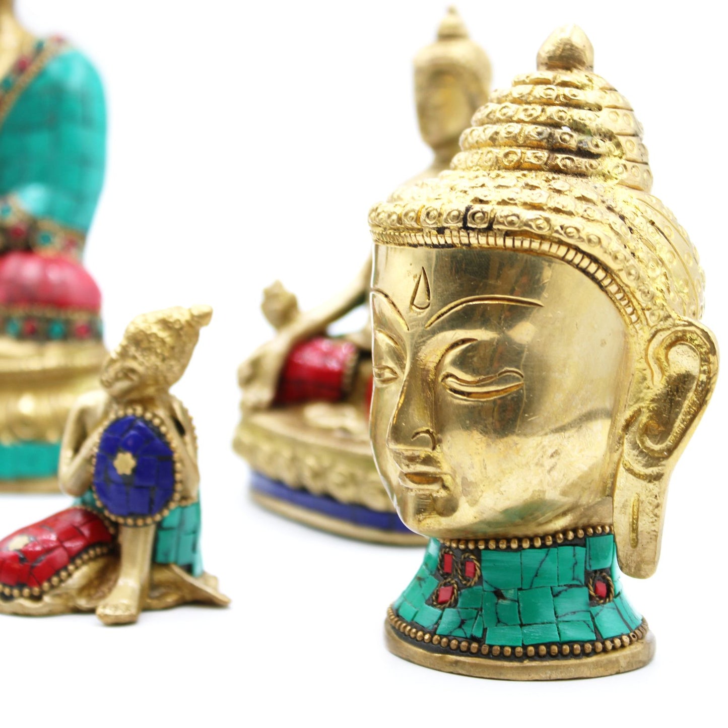 Meditierender Buddha-Kopf aus Messing mit Howlit-Einlagen – 8 cm