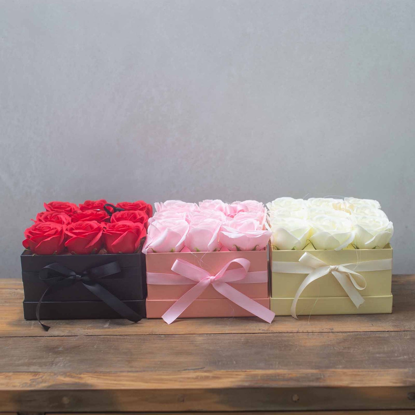 Seifenrosen-Strauß 'Zarte Romantik' - 9 rosa Rosen im Quadrat