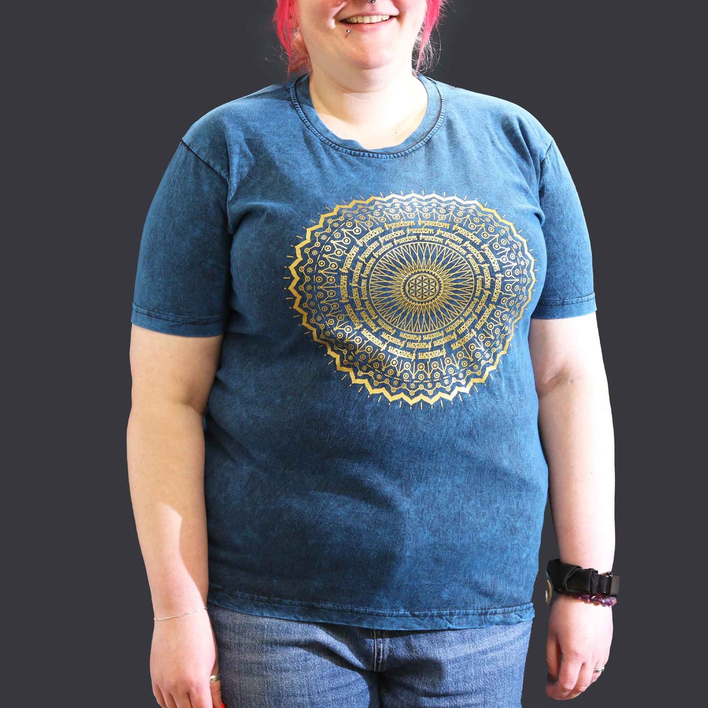 Mandala T-Shirt in Steinwasch-Blau – Unisex XL mit spirituellem Design