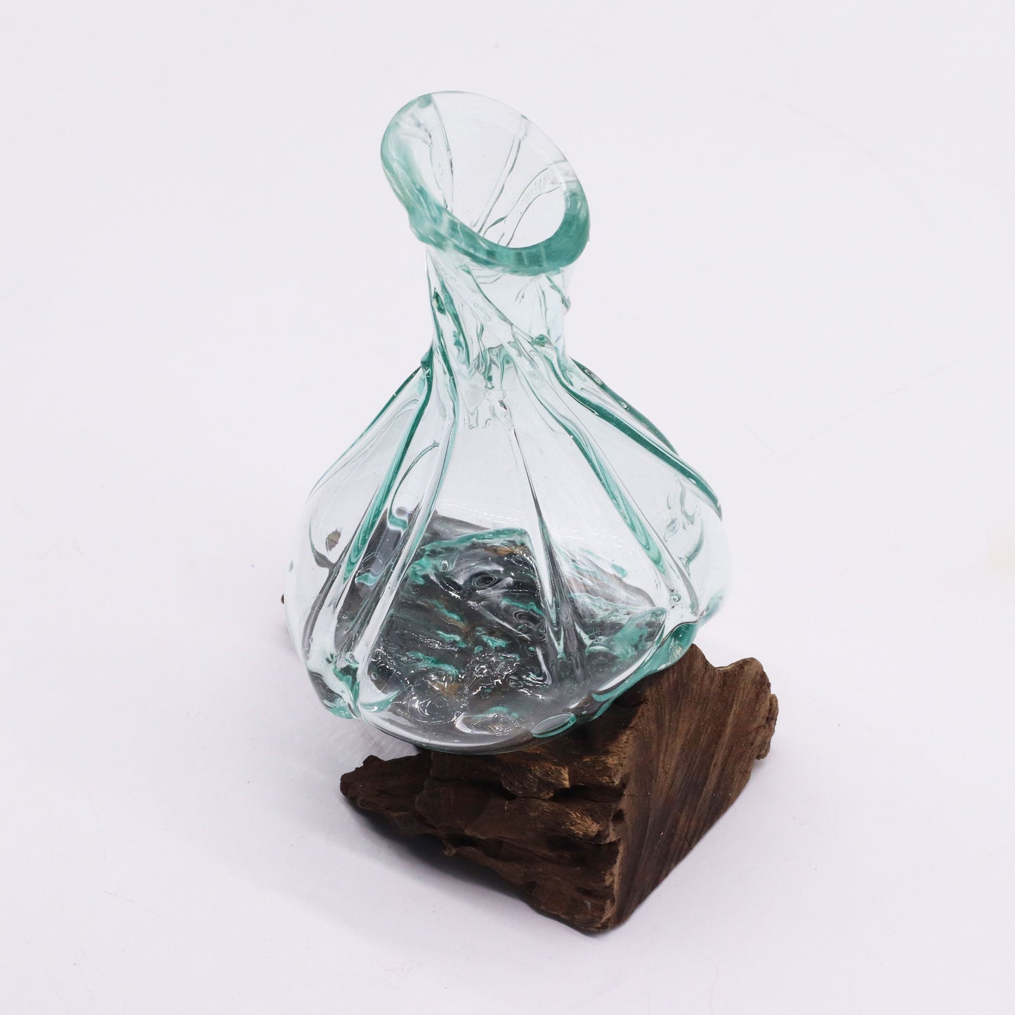 Skulpturaler Mini-Dekanter aus handgeblasenem Glas auf Holz
