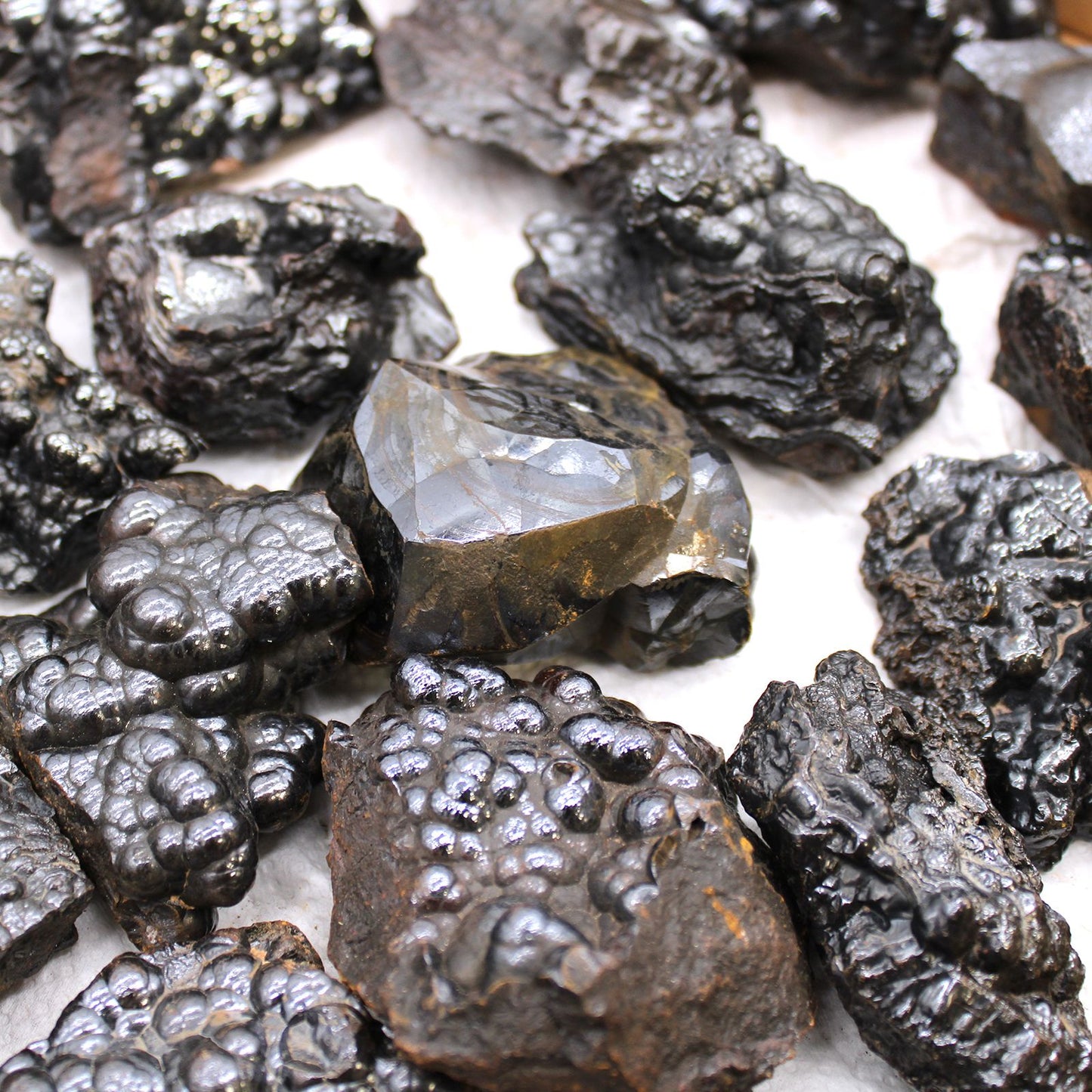 Hämatit-Sammlung – 20 natürliche Steine mit metallischem Glanz