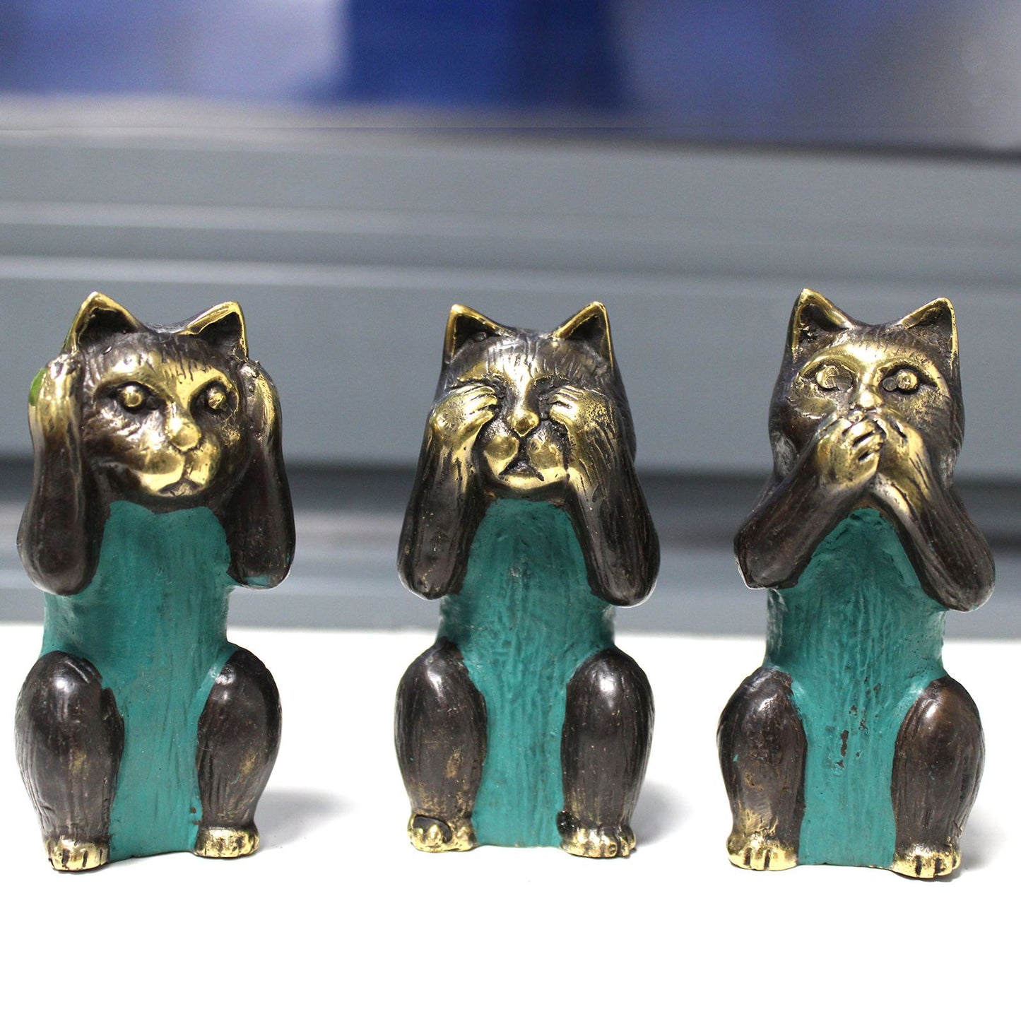 Drei Wächter aus Messing - Katzen-Skulpturen-Set für Harmonie