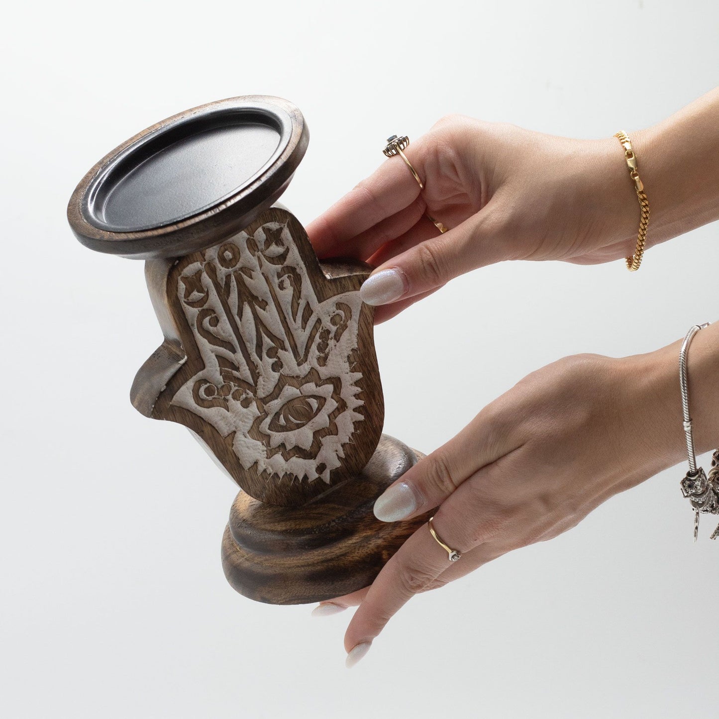 Kerzenständer Hamsa Hand aus Mangoholz - Handgeschnitztes Symbol für Glück