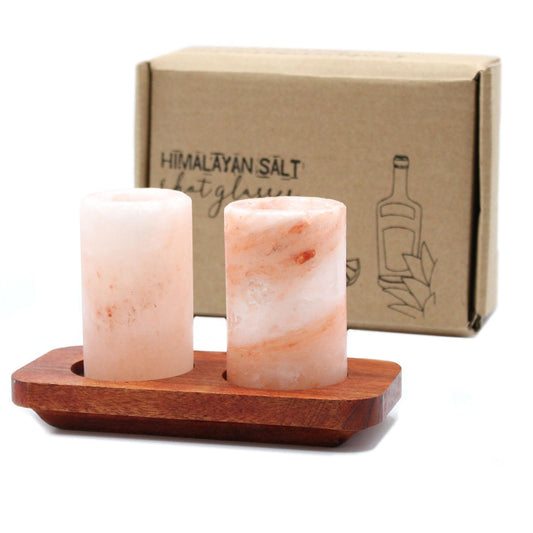 Set mit 2 Shotgläsern aus Himalaya-Salz und Präsentationsständer aus Holz