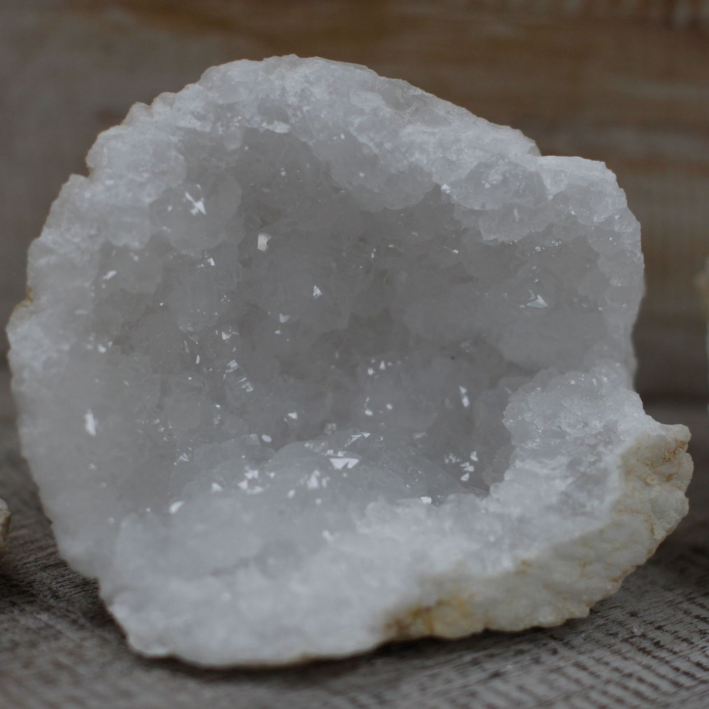 Natürliche Kalzit-Quarz-Geode aus Marokko | 15-18 cm | Kristallhöhle zum Öffnen