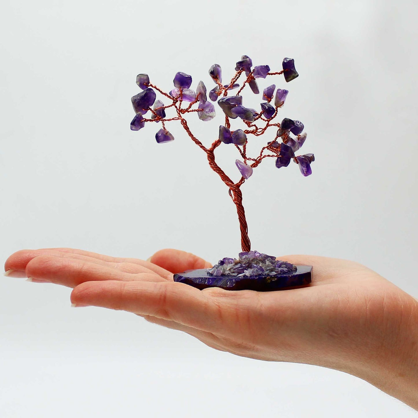 Edelsteinbaum Amethyst auf Achatbasis – Handgefertigtes Kunstwerk mit 35 Steinen