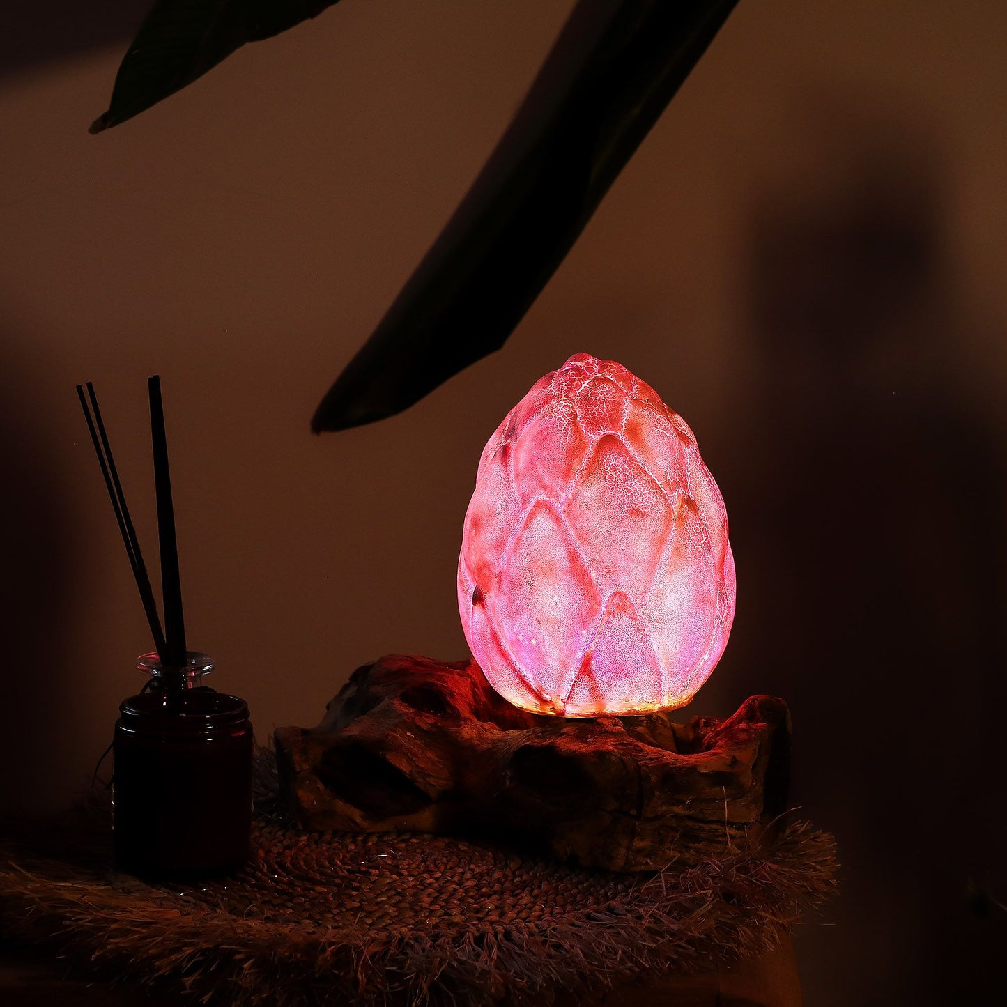 Lila Lotosblume Lampe aus Craquelé-Glas mit Treibholzfuß
