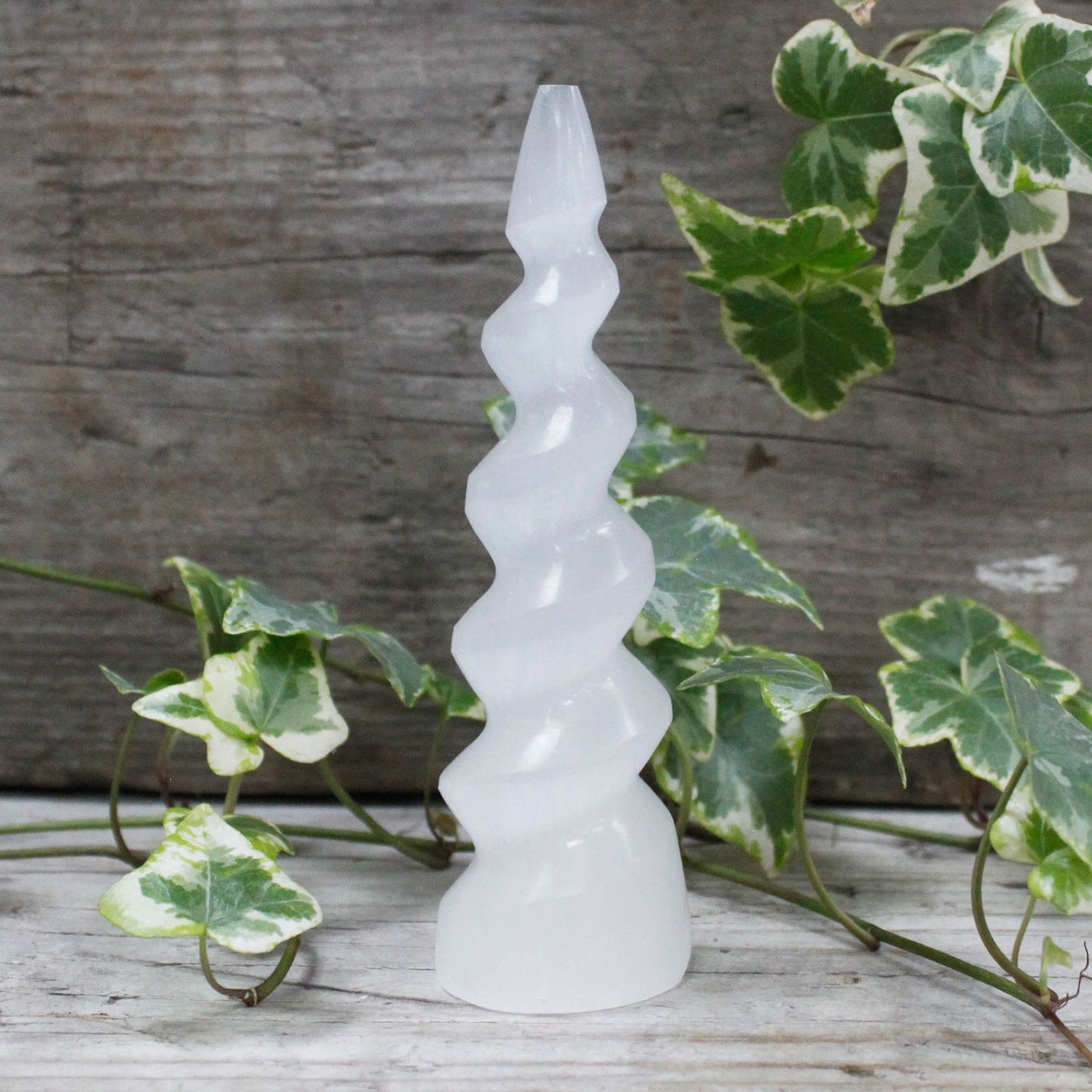 Selenit-Spiralturm 'Einhornhorn' 15 cm – Handgefertigte Lichtskulptur