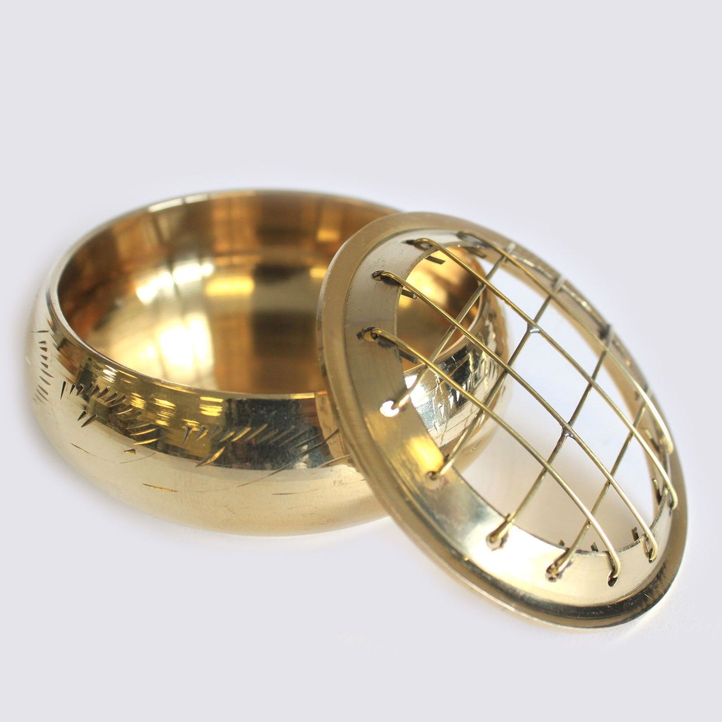 Traditionelles Räuchergefäß aus Messing mit Siebdeckel – Für Räucherkohle & Harze