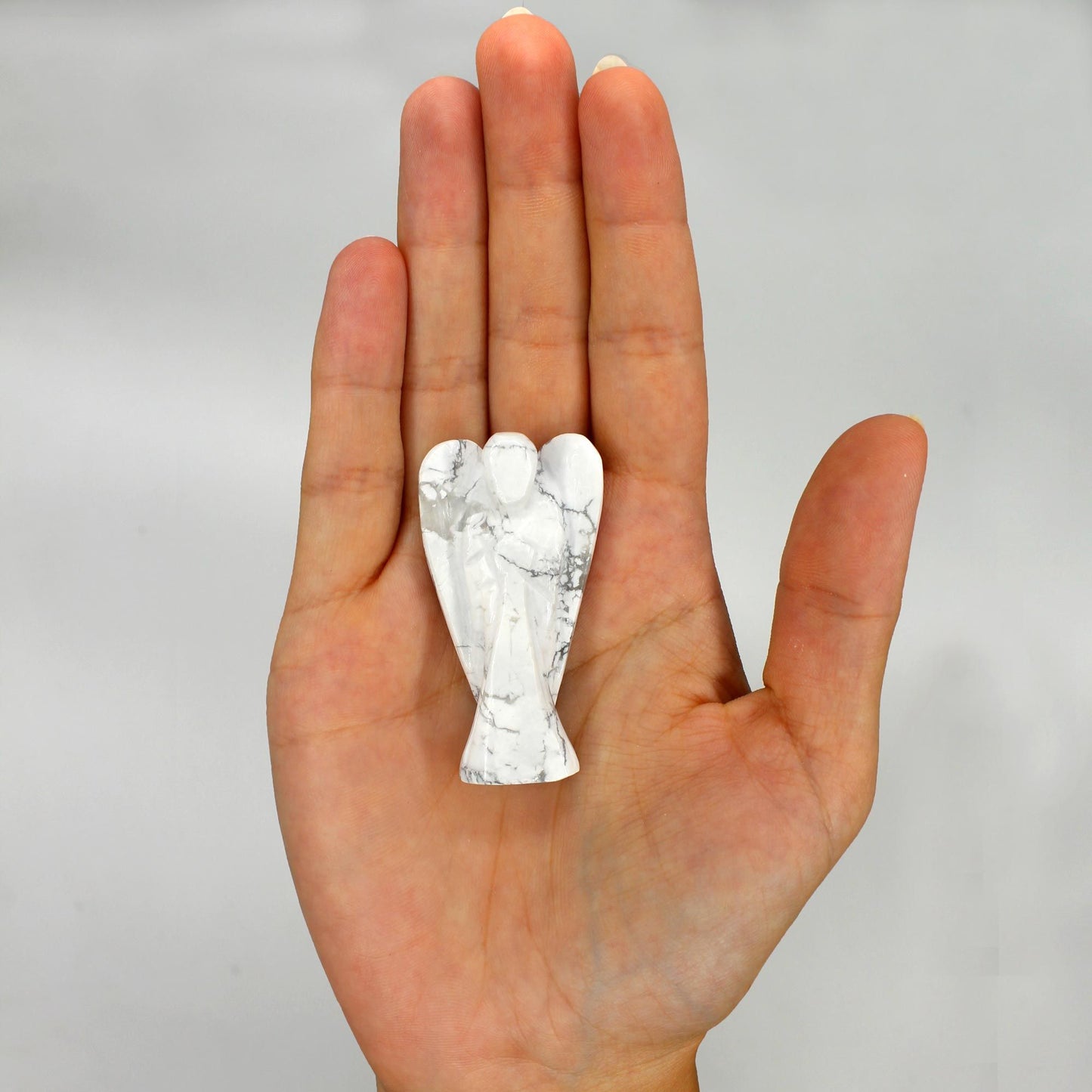 Handgeschnitzter Engel aus weißem Howlit – Edelsteinfigur für Harmonie
