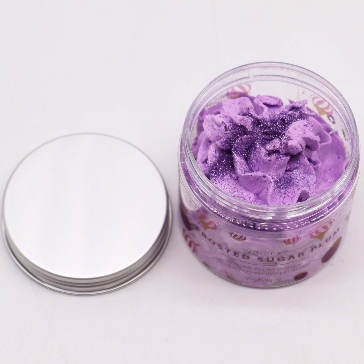 Frosted Sugar Plum – Aufgeschäumte Cremeseife mit zartem Glanz