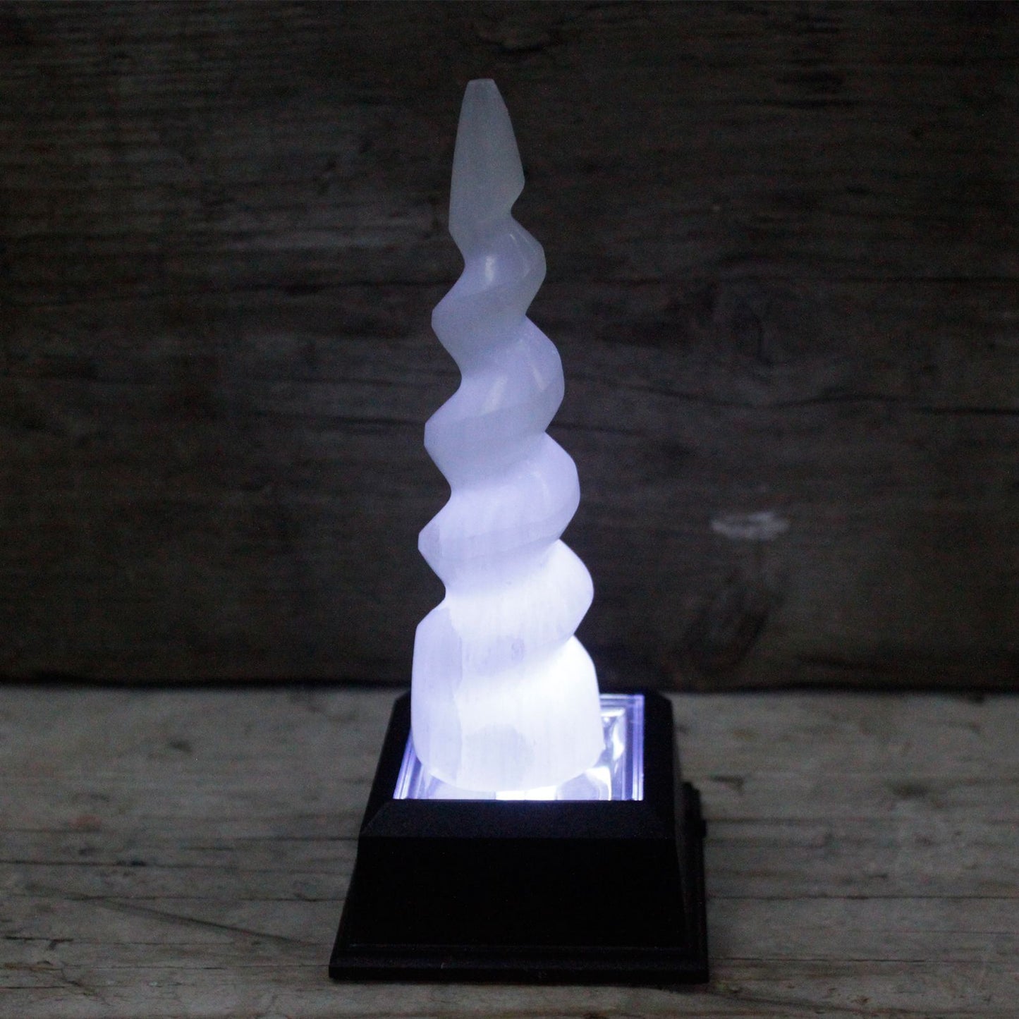 Selenit-Spiralturm 'Einhornhorn' 15 cm – Handgefertigte Lichtskulptur