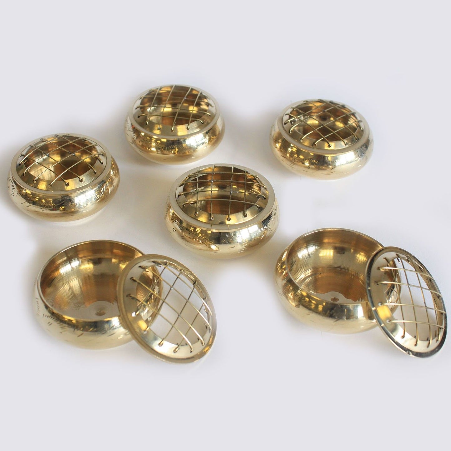 Traditionelles Räuchergefäß aus Messing mit Siebdeckel – Für Räucherkohle & Harze