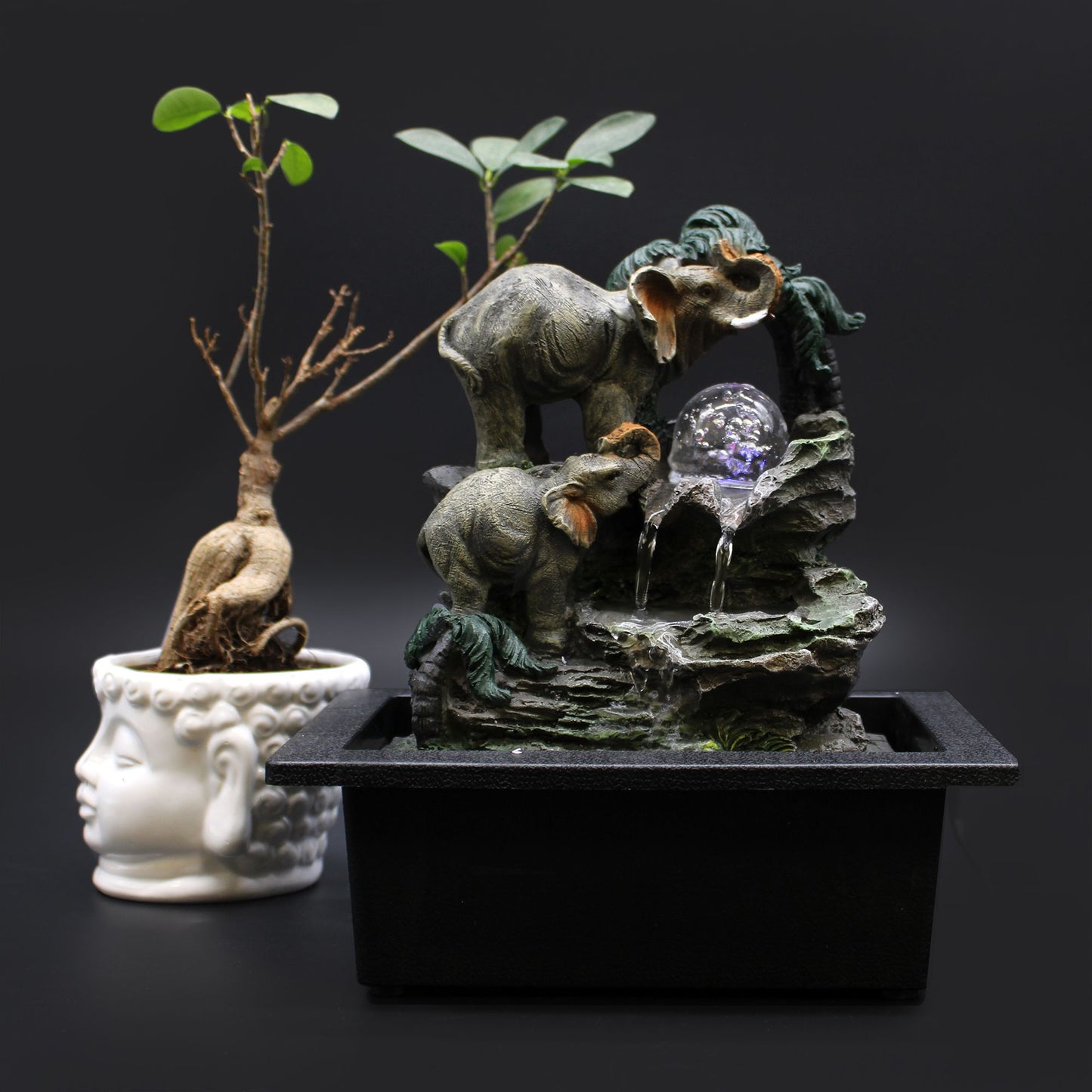 Elefanten-Familie Tischbrunnen mit LED-Beleuchtung – 30 cm Feng-Shui Wasserspiel aus Polyresin
