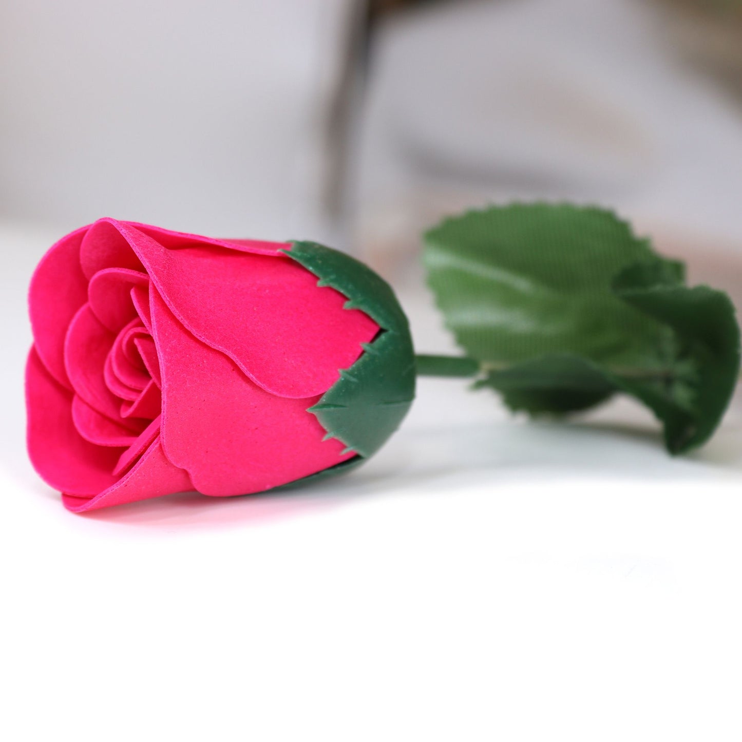 Glycerin-Seifenrose 'Kleine Rote Rose' – Kunstvolle Blumenseife zum Verschenken