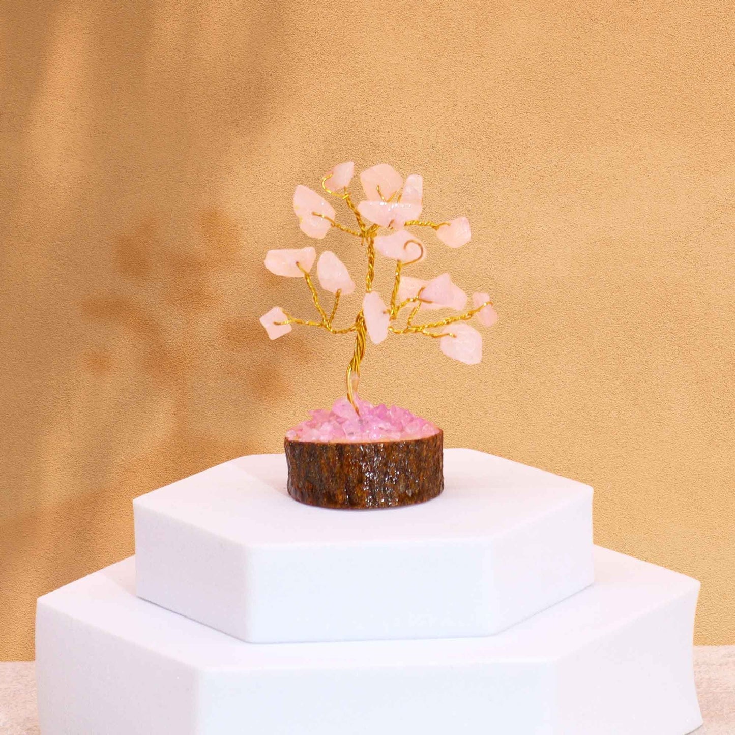 Mini-Edelsteinbaum aus Rosenquarz auf Holz - Handgefertigtes Dekorationsstück