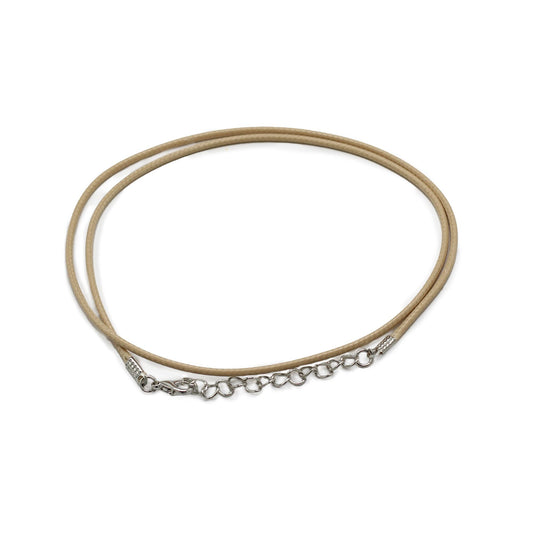 Wachsbeschichtete Baumwollkordel in Beige – 2mm x 55cm mit Metallverschluss